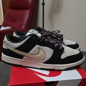Nike Dunk Low LX

Black Suede Team Gold (Women's)